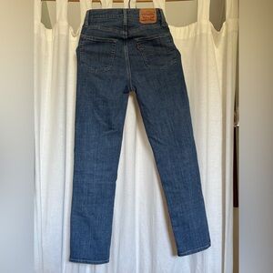 Levi's Women's Blue Straight Leg Jeans size 2